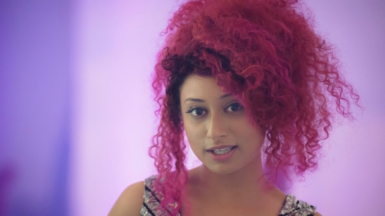 صوتي وصل إلى الملايين في العالم بلغات مختلفة