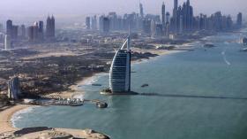 دبي تُشيّد سلسلة جزر عائمة (فيديو)