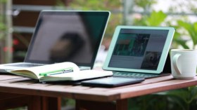 طلبة وباحثون يؤكدون على أهمية التعليم الإلكتروني في زمن “كورونا”