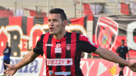 أسامة درفلو يلتحق بأمين محمد عبيد في الصدارة