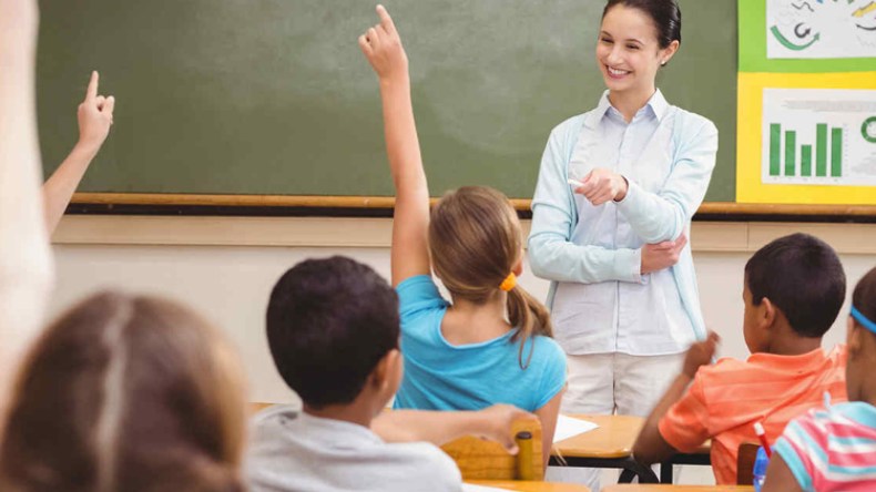 إعلانات دروس الدعم تغزو أبواب المؤسسات التربوية