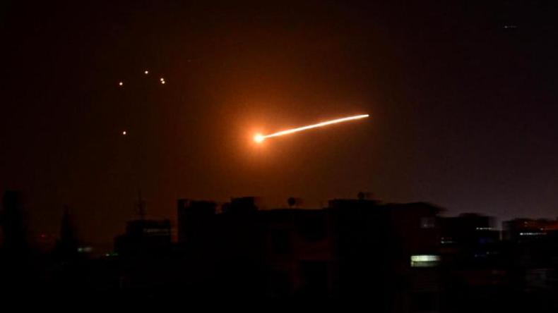 شهيدان وإصابات بقصف إسرائيلي على غزة ودمشق (فيديو)