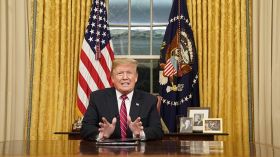 ترامب يدافع عن مشروعه بناء جدار حدودي