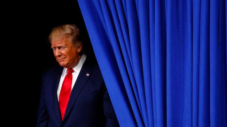 ترامب على حافة العزل