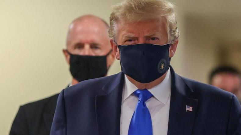 ترامب يظهر بكمامة للمرة الأولى