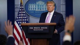 ترامب يريد التنقيب عن المعادن على سطح القمر!