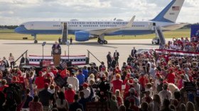 طائرة ترامب تنجو من اصطدام بأخرى مسيرة