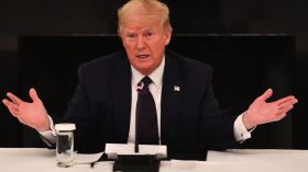 ترامب يرد على “معتوه في الصين”