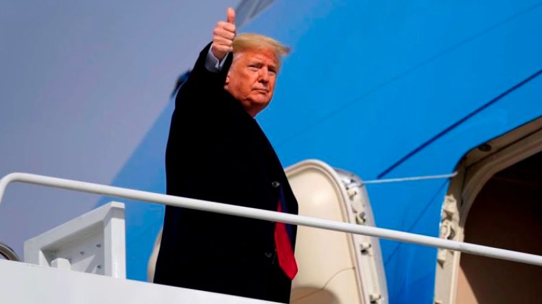 ساندرز الشيوعي وبايدن النعسان وبلومبرغ الصغير جداً