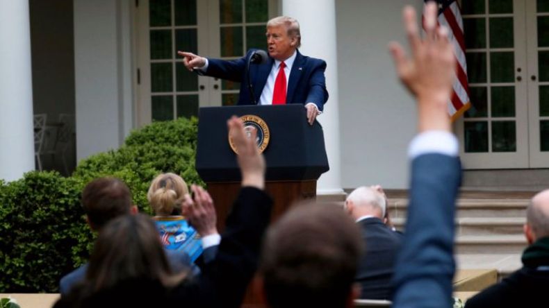 شاهد.. مشادة بين ترامب ومراسل “سي إن إن”