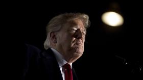 ترامب يعتزم إلغاء التجنيس بالولادة لغير الأمريكيين