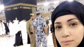 هكذا اعتنقت ديانا حداد الإسلام؟!