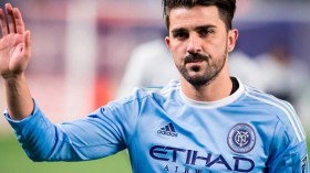 دافيد فيا يعلن اعتزاله لعب كرة القدم