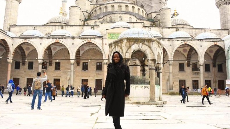 مغنية أمريكية شهيرة تعلن إسلامها