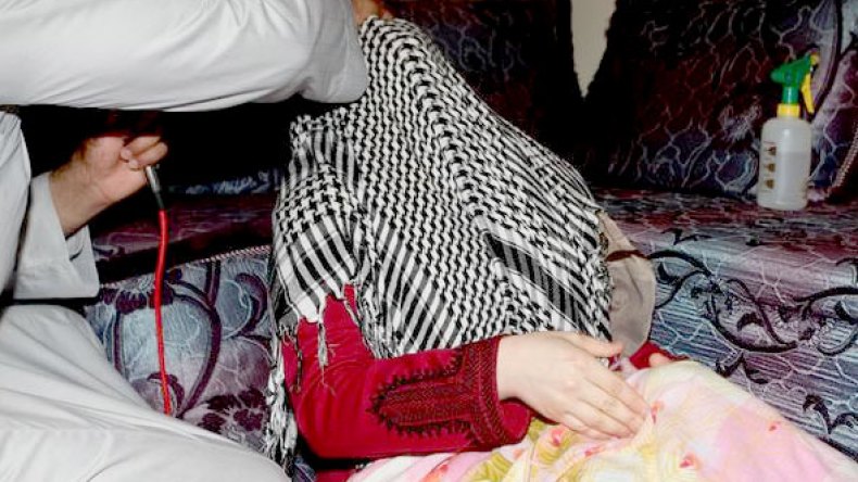 “رقاة” يزعمون فكّ السحر ويسرقون 200 مليون!