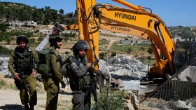 قوات الاحتلال تهدم منزلا فلسطينيا في رام الله