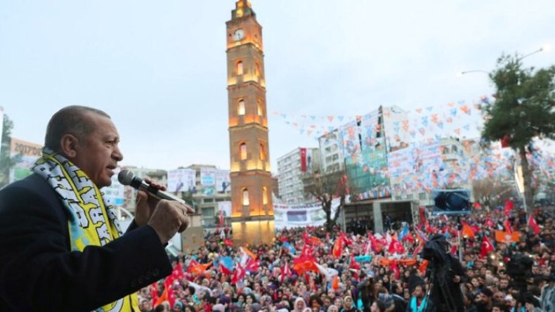 أردوغان يعيد إلقاء قصيدة تسببت بسجنه قبل 20 عاماً