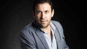 رشدي رضوان يحلق بـ”سنونوات أيلول” في بابل