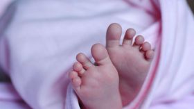 أم تقتل طفلتها الرضيعة بطريقة غريبة!