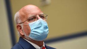 إدارة ترامب تطلب من الولايات الاستعداد لتوزيع لقاح كورونا