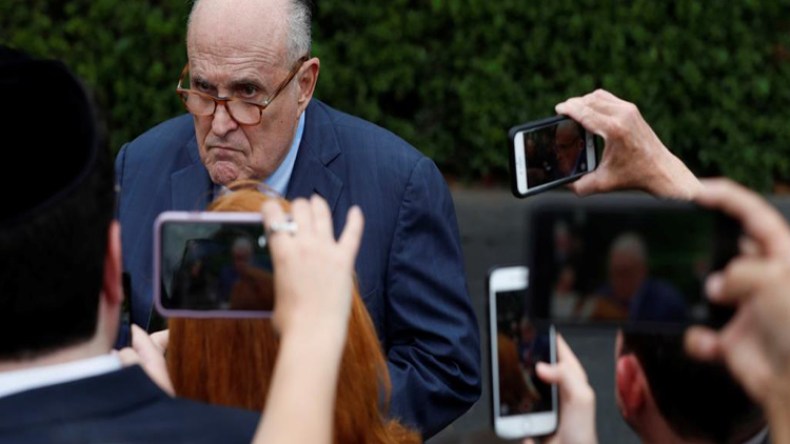 تصريحات جديدة تقرب ترامب من تهمة التواطؤ مع الروس