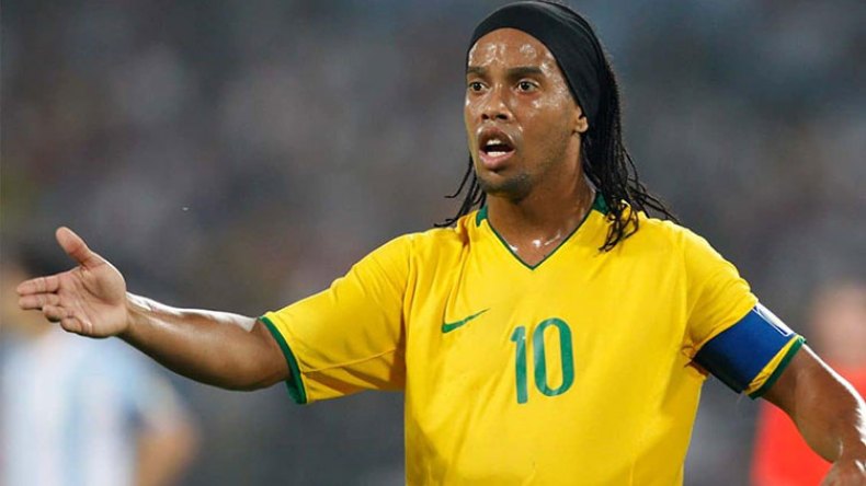 الدوري المالطي يعيد “رونالدينيو” من الاعتزال