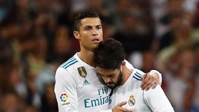 رونالدو يطالب بإبعاد 7 لاعبين وزيدان يريد البقاء في الريال