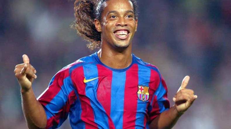 رونالدينيو من أسطورة كروية لكاتب أغاني ضد الفساد