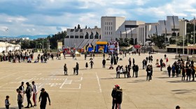 شاب يعتدي على سياح في رياض الفتح