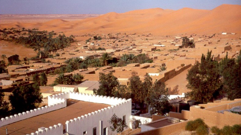 زحف الرمال يقضي على تجمعات سكنية بقصور تيميمون