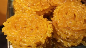 زلابية عين مخلوف تستهوي صائمي الستة من شوال بقالمة