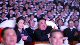 أول ظهور علني لزوجة كيم جونغ أون منذ عام