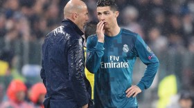 رئيس ريال مدريد يقدم رسالة خاصة لرونالدو وزيدان