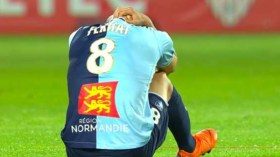 أنصار لوهافر الفرنسي يساندون فرحات وزملاؤه يرفعون معنوياته