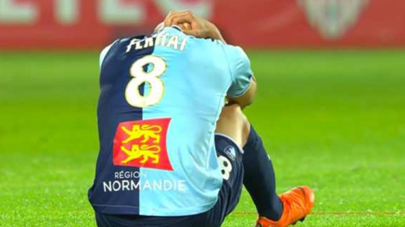 أنصار لوهافر الفرنسي يساندون فرحات وزملاؤه يرفعون معنوياته