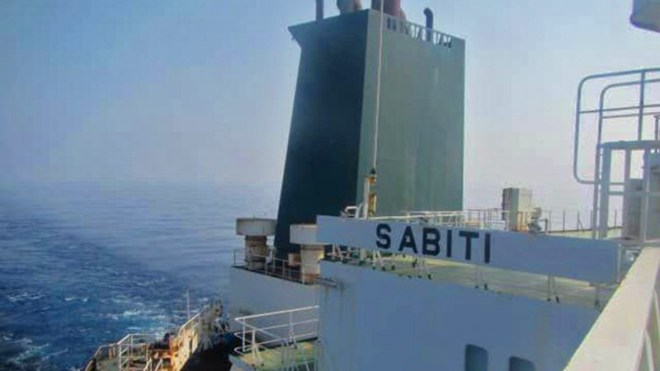 إيران تتوعد بالرد على “الهجوم” الذي استهدف ناقلتها