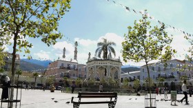 المكان الذي شهد الحروب بدمائها والاحتفالات بورودها