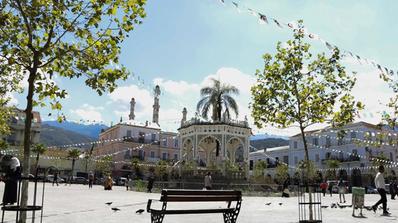 المكان الذي شهد الحروب بدمائها والاحتفالات بورودها