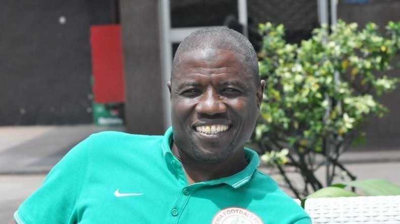 فتح تحقيق بعد استلام مساعد مدرب نيجيريا رشوة