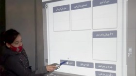 استاذ ابتدائية بالوادي يبتكر سبورة تفاعلية لتلاميذه