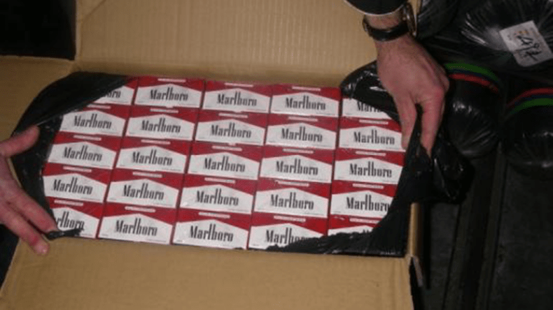 توقيف مسافرين بصدد تهريب كمية هائلة من السجائر نحو إسبانيا