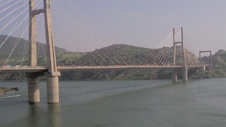 مربو الدجاج يتسببون في تلويث أكبر سد في الجزائر