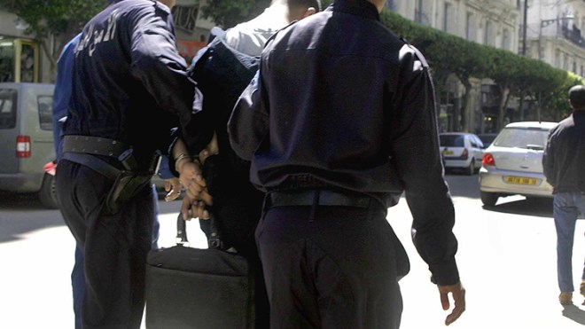 مراهقون يسطون على فيلا في خنشلة ويبتزون صاحبتها بصور ابنتها