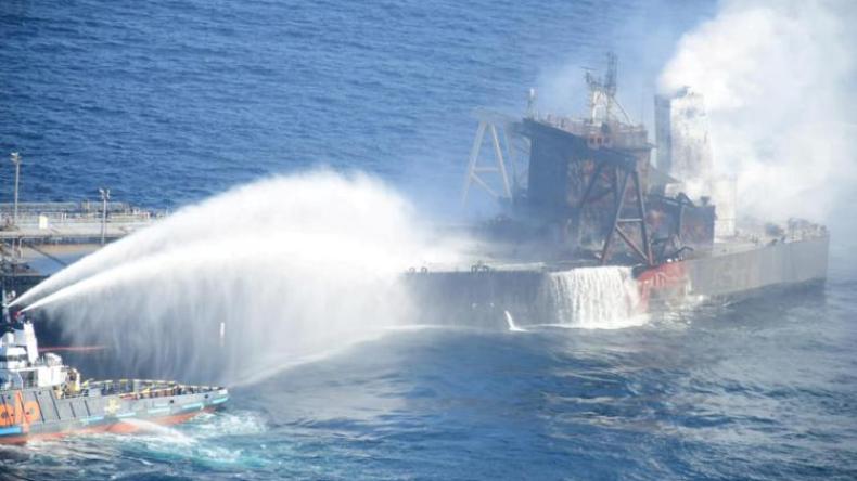 إخماد حريق في ناقلة عملاقة قبالة سريلانكا