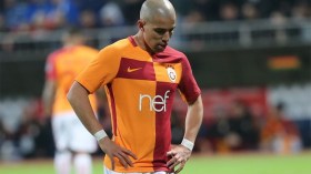 غالاتسراي يقرر بيع فيغولي ونحو تنحيته من القائمة الأوروبية