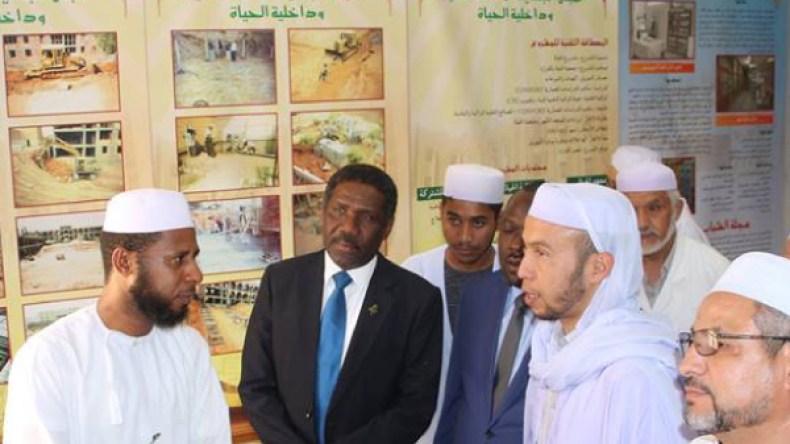 السفير التنزاني يطمئن على أحوال البعثة الطلابية لبلده بولاية غرداية