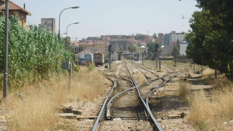 ممرات الموت تهدد حياة “البويريين”