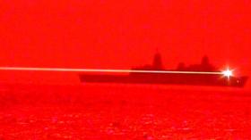 شاهد.. سلاح ليزر أمريكي جديد يُسقط طائرة