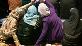 “ماكياج”.. سلفي وموضة في “تراويح” النساء