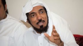 سلمان العودة لا يزال معتقلاً وبانتظار “جلسة سرية”